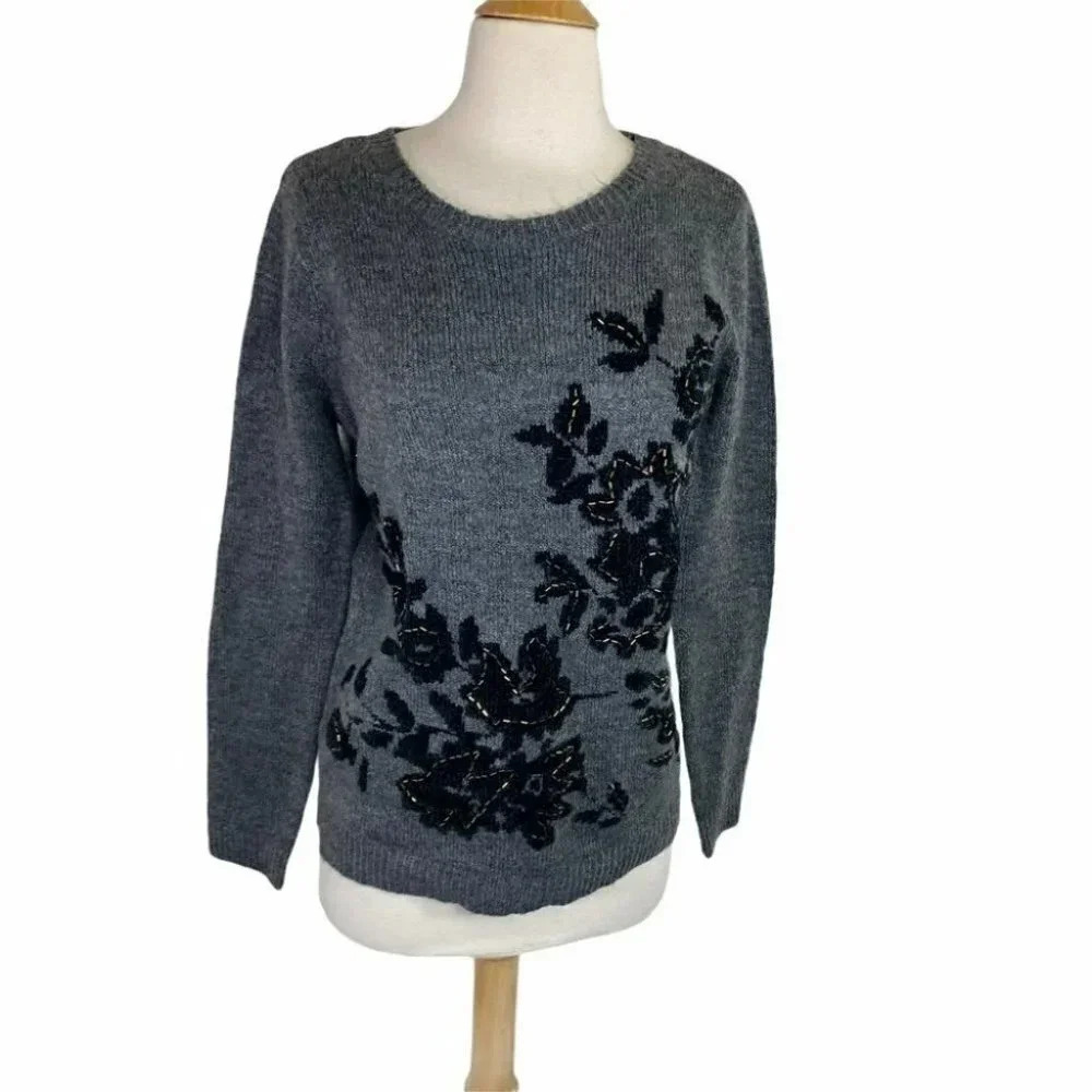 M&Co 10 gray with black  embroidered flowers‎ sweater